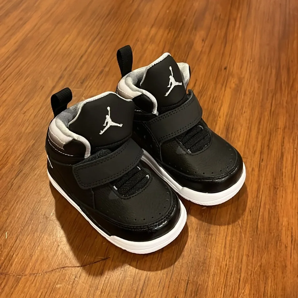 MISMATCHED Nike Jordan 97 BT Shoes Sneakers Left Size 5C Right Size 4C toddlers